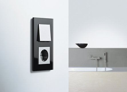 Gira Esprit, black glass switch/SCHUKO socket outlet, colour aluminium