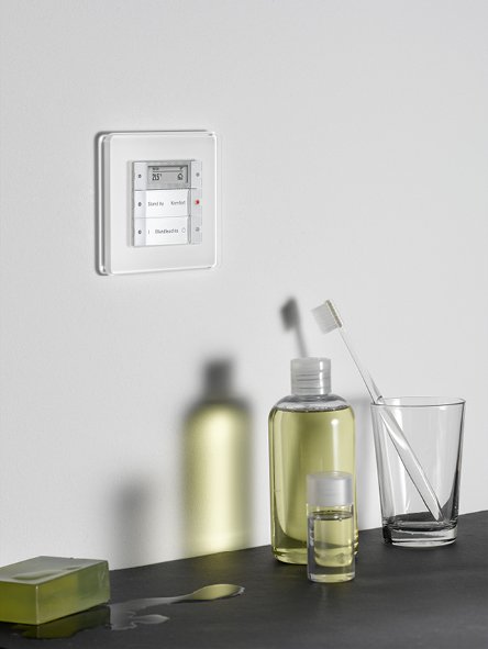 Gira Esprit, white glass C touch sensor 3 Plus, pure white glossy
